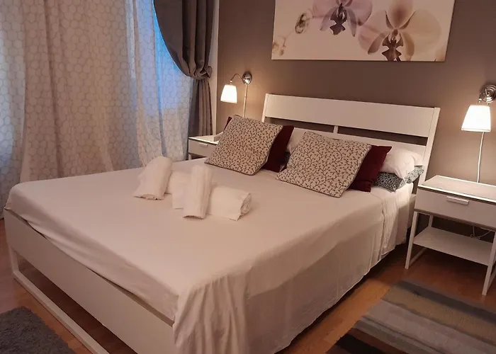 Lilium House Apts