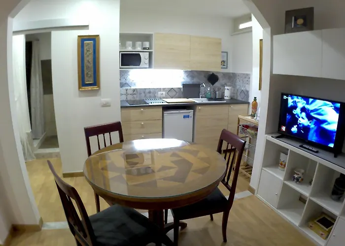 Lilium House Apts *
