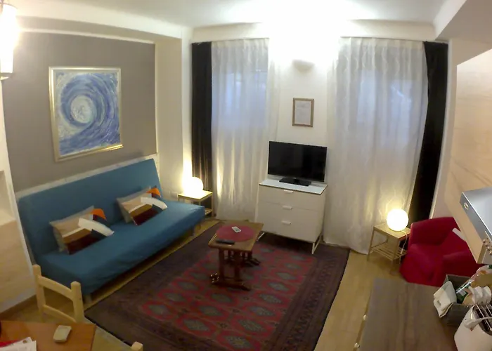 Lilium House Apts *