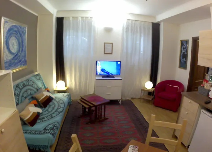 Lilium House Apts